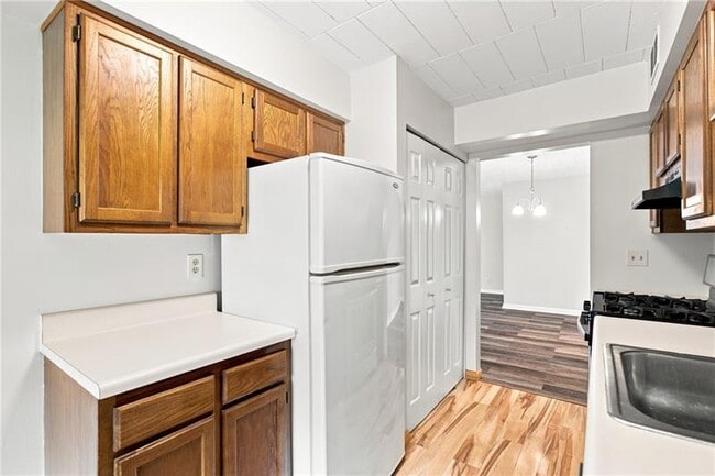 Building Photo - 533 Forest Green Dr