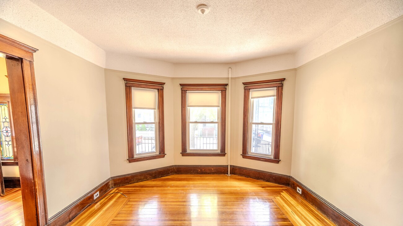 Building Photo - 46 Paulina St