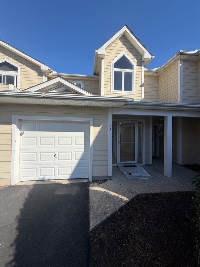 Primary Photo - 13 Pecan Ct