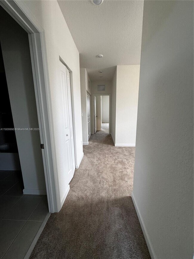 Building Photo - 128 SW 184th Way