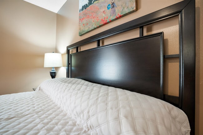 Building Photo - 284 Raleigh Dr