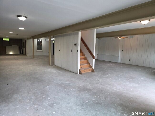 Building Photo - 7 Glenview Dr