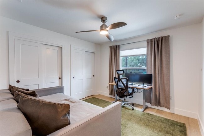 Building Photo - 2209 Fair Oaks Dr