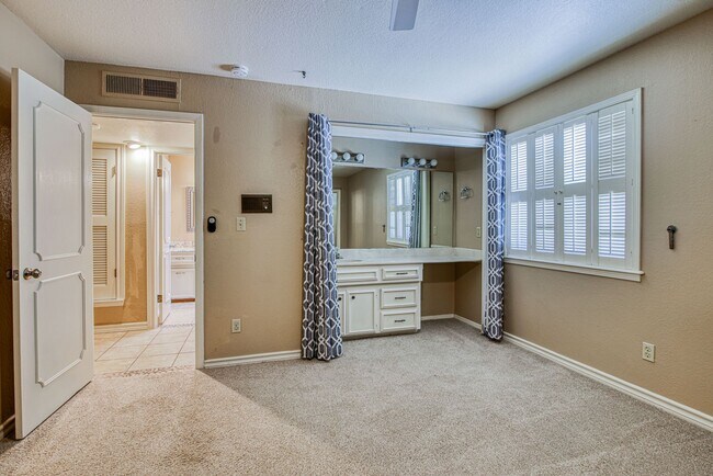 Building Photo - Stunning eastside rental in highly desirable area!