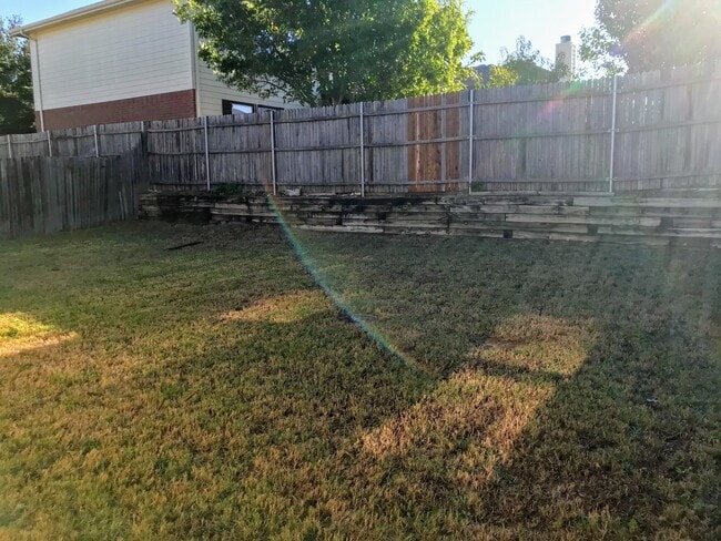 Building Photo - Nice Single Story in Saginaw Area