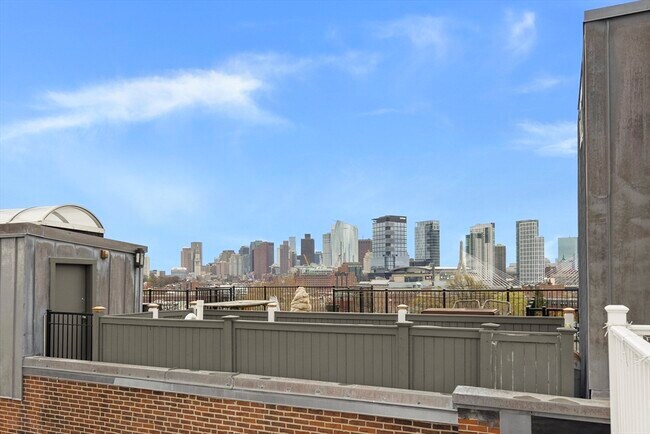 Building Photo - 2 Monument Sq