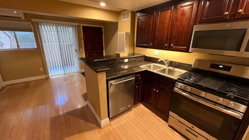 Building Photo - 3927 Nobel Dr