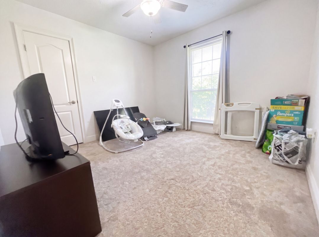 Building Photo - 302 Cherokee Rose Ln