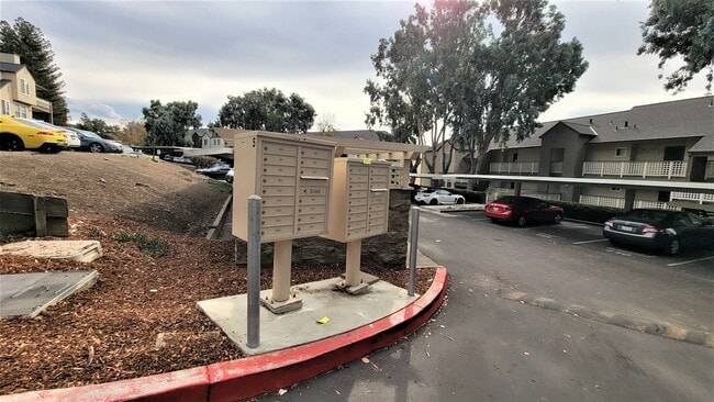 Building Photo - 680 Dartmore Ln