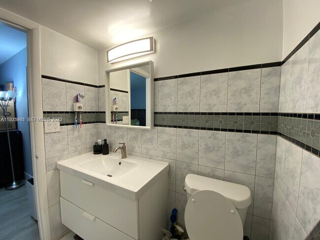 Building Photo - 455 S Pine Island Rd