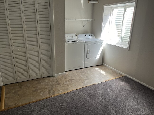 Building Photo - Beautiful townhome is Crown Point II!