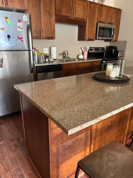 Building Photo - 1101 University Ave SE