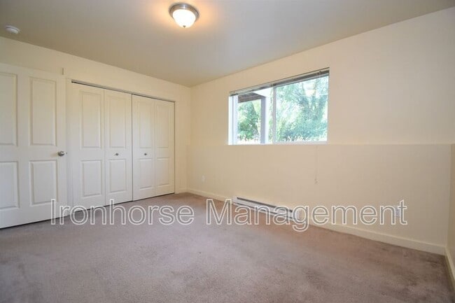 Building Photo - 807 W Villard St