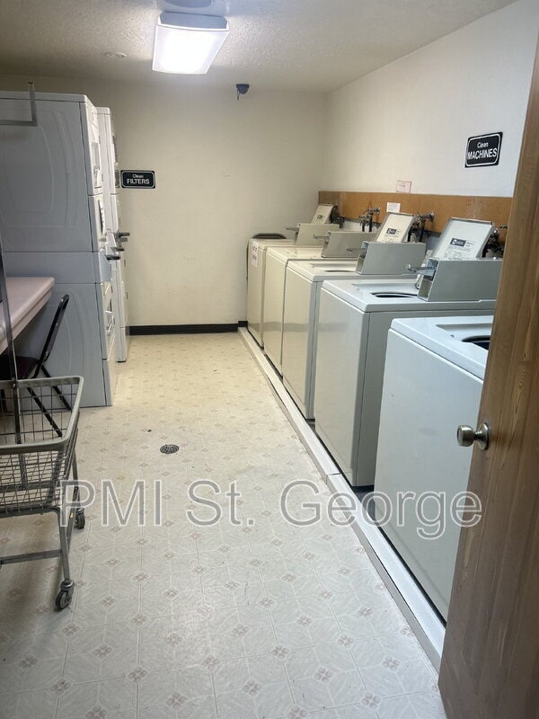 Building Photo - 180 N 1100 E