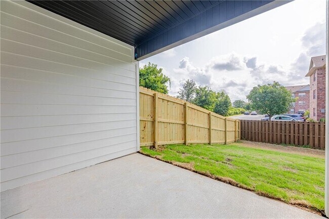 Building Photo - 1703 SW Poigai Wy