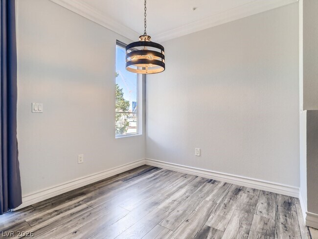 Building Photo - 260 E Flamingo Rd