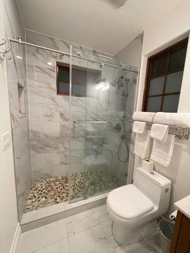 Building Photo - 1215 Altamead Dr