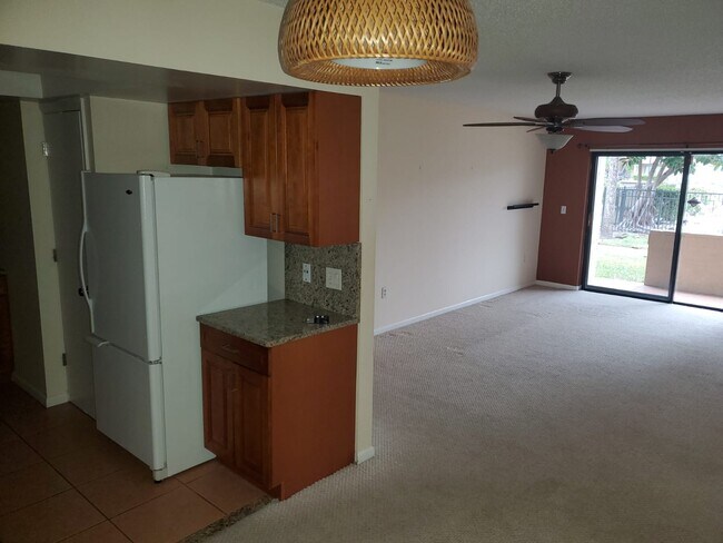 Building Photo - 5333 Vineland Rd