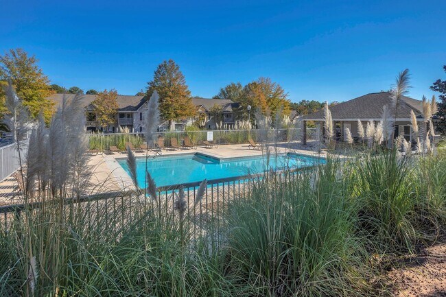 Building Photo - Southern Edge Condo Just Steps from Campus