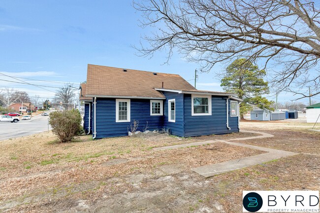 Building Photo - 2958 Winston Churchill Dr