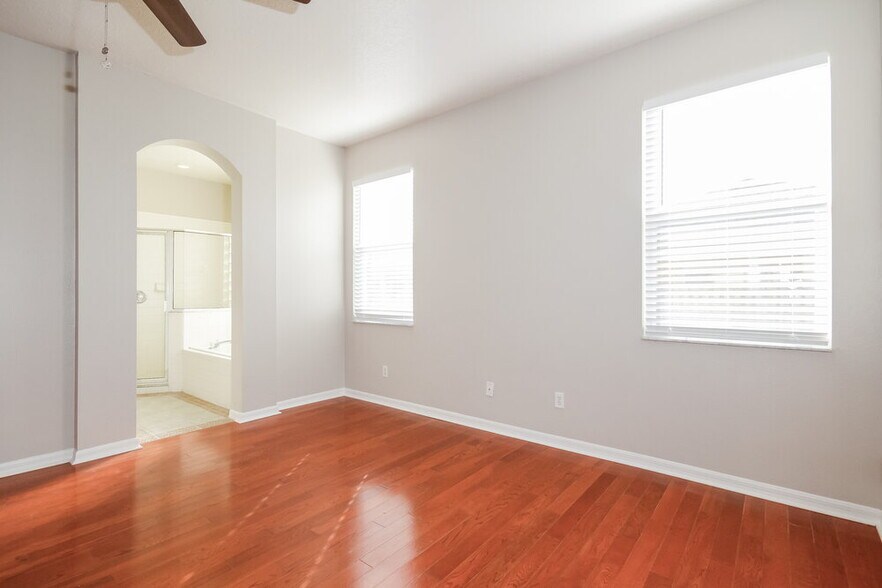 Building Photo - 1613 Wakefield Dr