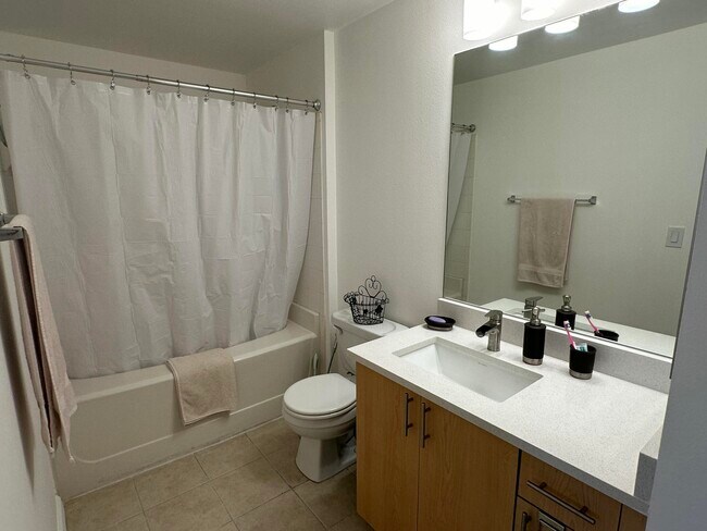 Building Photo - 533 NE 3rd Ave