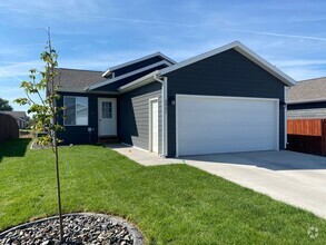 Building Photo - 3 BED | 2 BATH | TRI-LEVEL HOME | RAPID VA...