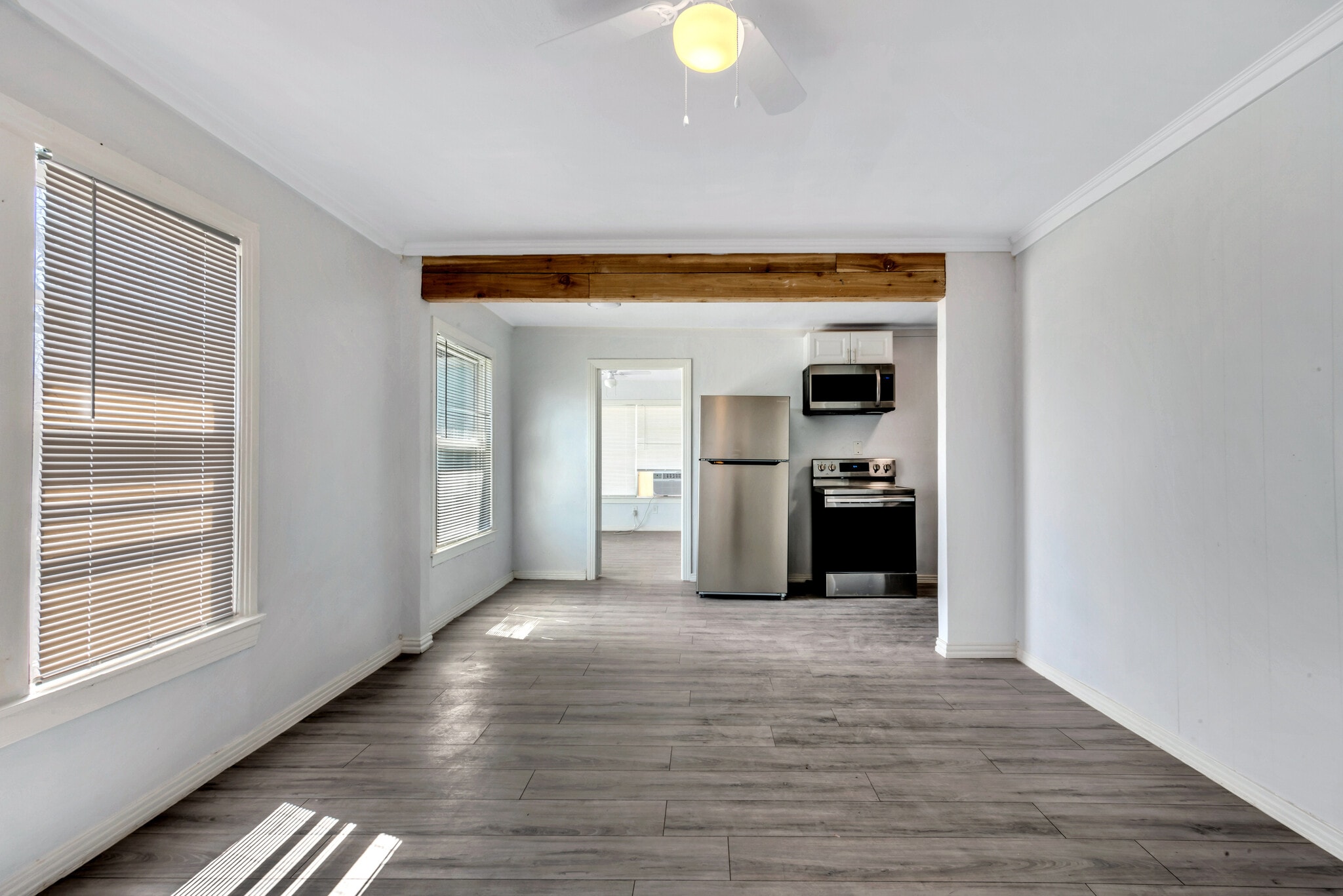 Building Photo - 305 N Robinson St