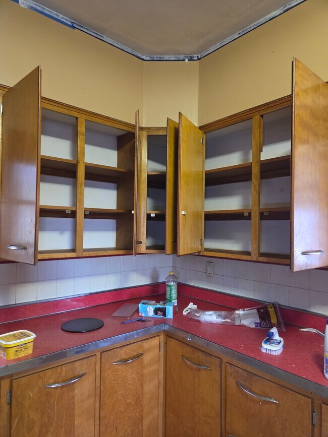 Building Photo - 325 Glenn St