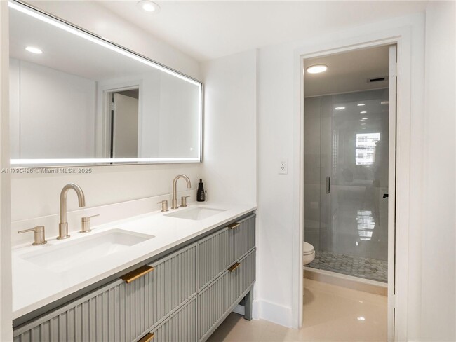 Building Photo - 5701 Collins Ave