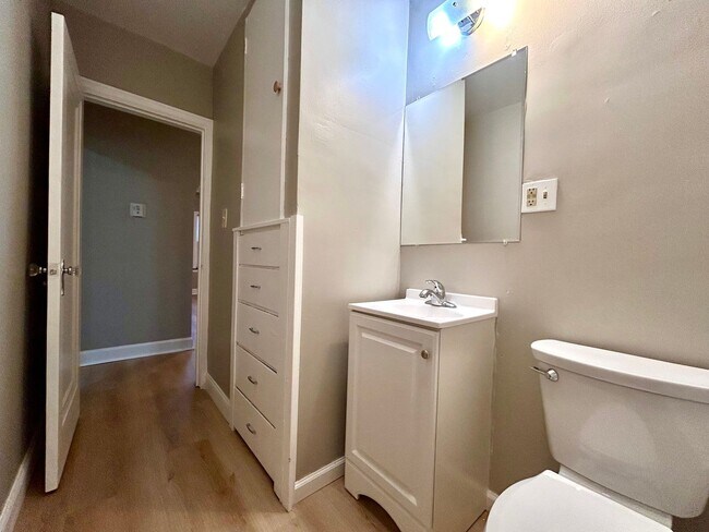 Building Photo - 297 W Larch Ave