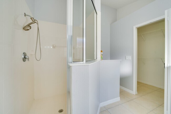 Building Photo - 532 Viola Dr