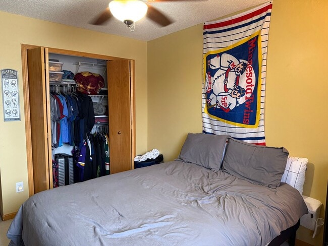 Building Photo - Charming 2BR Townhome in Desirable Cliff Lake Community