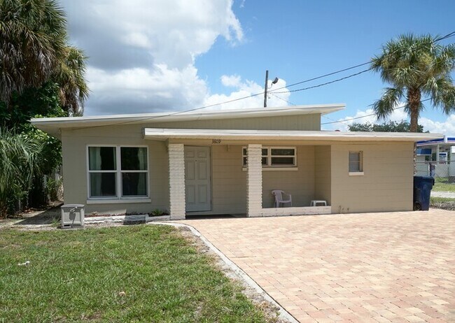 Building Photo - Charming 3/2 home in South Tampa