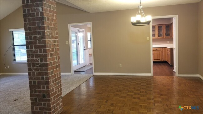 Building Photo - 329 Paisano St