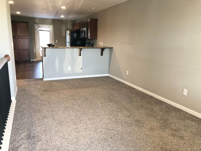 Building Photo - 2 Bed 1 Car Attached Villa with Unfinished Basement