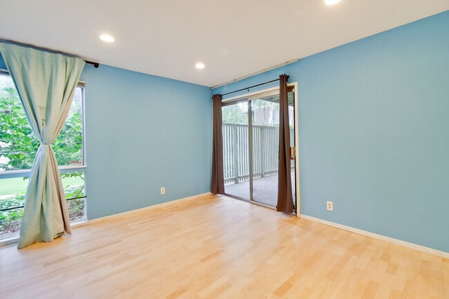 Building Photo - 280 Easy St