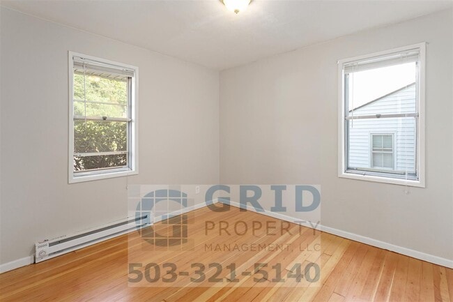 Building Photo - Charming 2BR House with Garage & Private Patio in Vancouver!