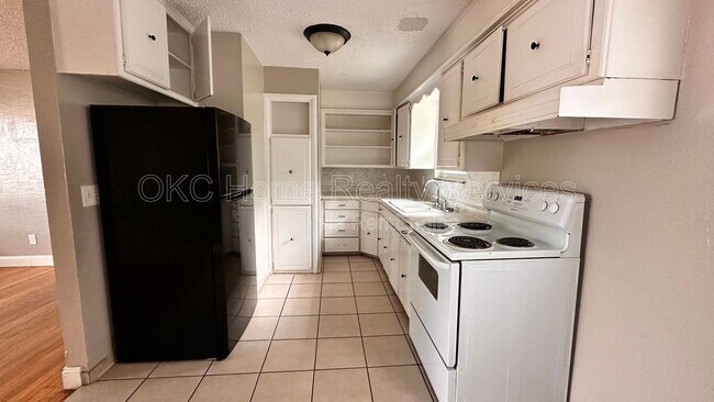 Building Photo - 6808 NW 59th St