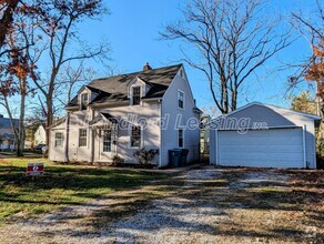 Building Photo - Charming Remodeled 2-Bedroom Home with 2-C...