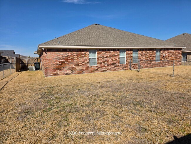 Building Photo - 2 Bed/2 Bath Duplex in Trimmier Estates! 500.00 off 1st full months rent