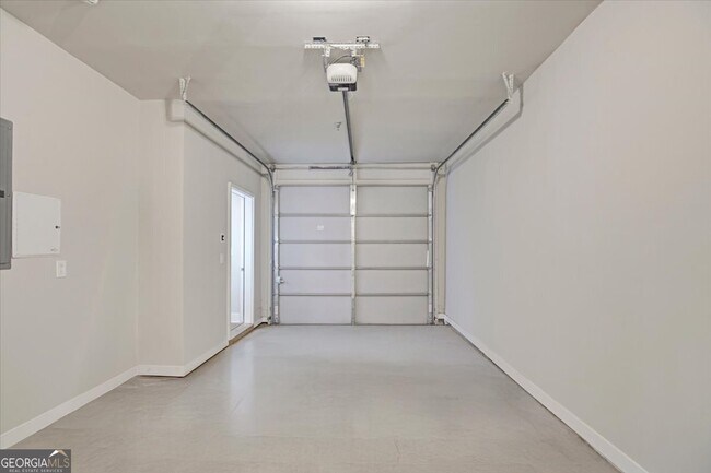 Building Photo - 2030 Main St NW