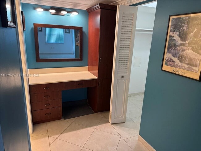 Building Photo - 3920 Inverrary Blvd