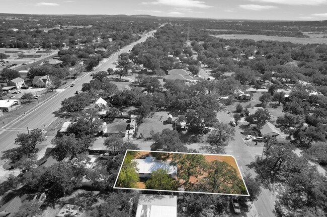 Building Photo - 206 5th St