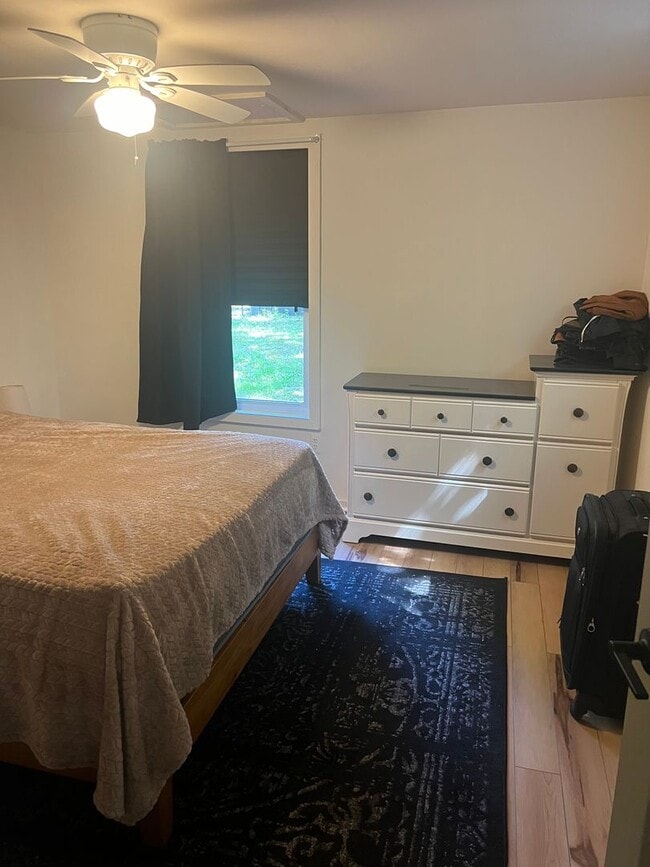 Building Photo - Great location with deeded access to Bauneg Beg Pond