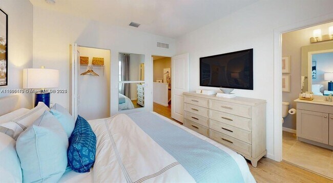 Building Photo - 10241 SW Newberry Ave