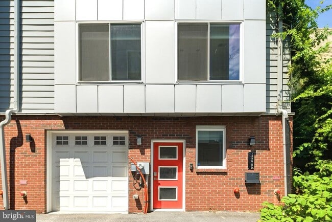 Building Photo - 1329 N 17th St