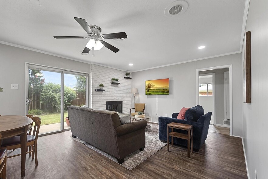 Building Photo - Bright & spacious 6-bedroom retreat in Benbrook