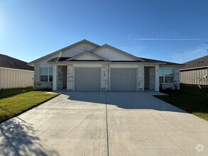 Building Photo - 909 Cherry Laurel Ln