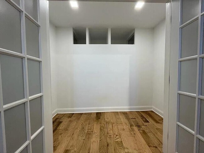 Building Photo - 9009 Riverside Pl